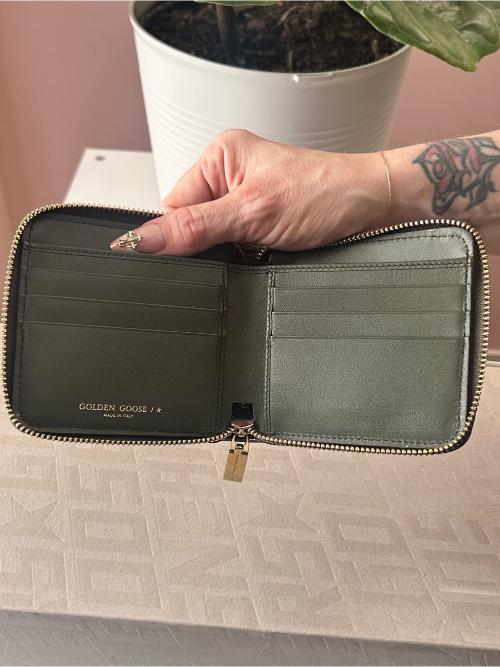 Golden Goose Brushed Nickel Leather Star Zip Wallet with Gold Logo - Picture 4 of 4